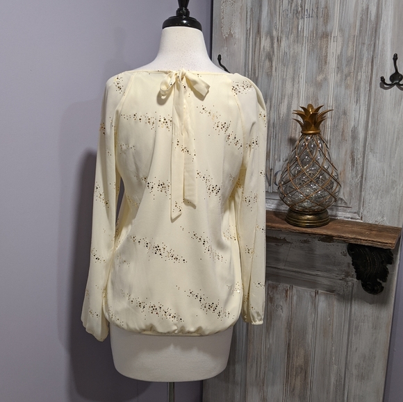 💛SOLD💛Notations blouse, cream w/gold dots - Picture 4 of 8